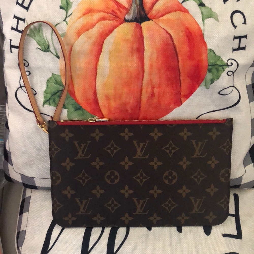 SOLD ‼️Louis Vuitton wristlet ‼️